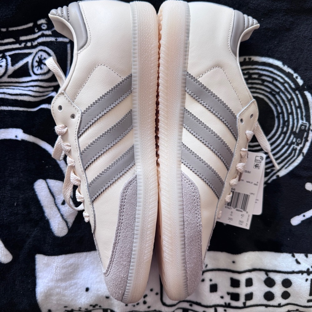 Messi Samba OG Adidas
Men’s size US8.5 cream and grey sneakers NWT - Picture 5 of 6